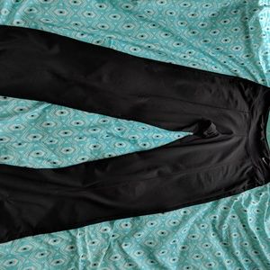 YOGA PANTS/CAPRIS